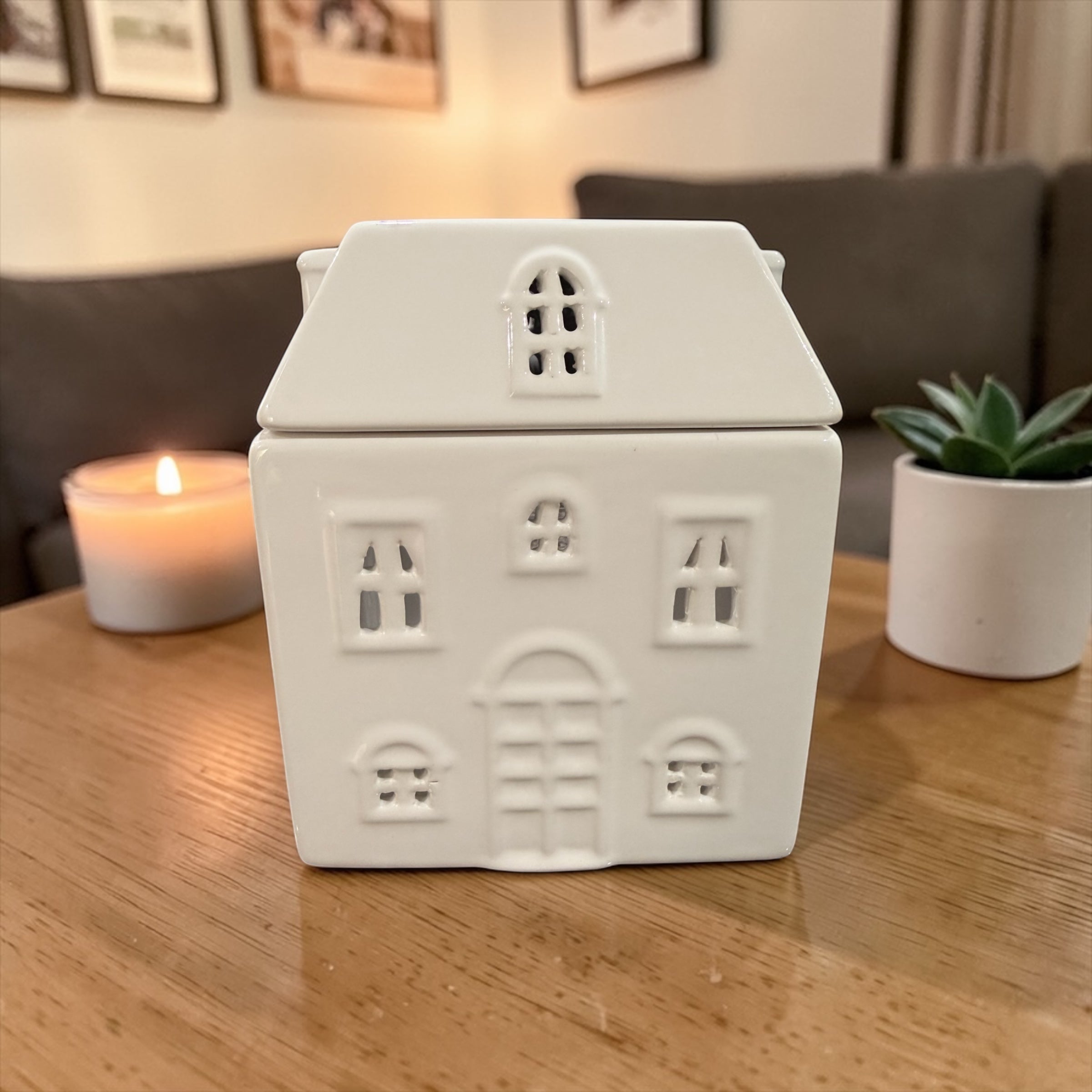 Wax Melt House Oil Burner